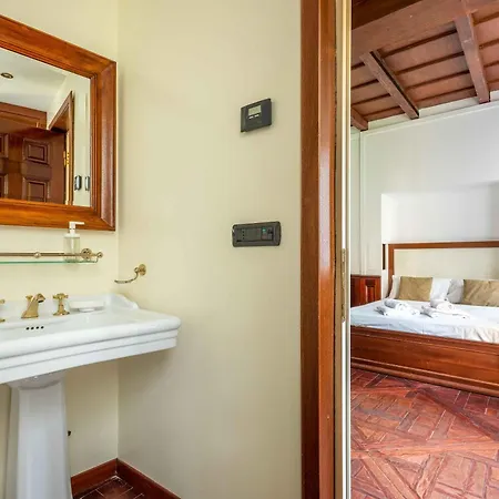 Apartament Exclusive 4 Bedrooms Near Duomo
