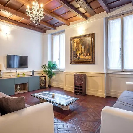 Exclusive 4 Bedrooms Near Duomo ミラノ
