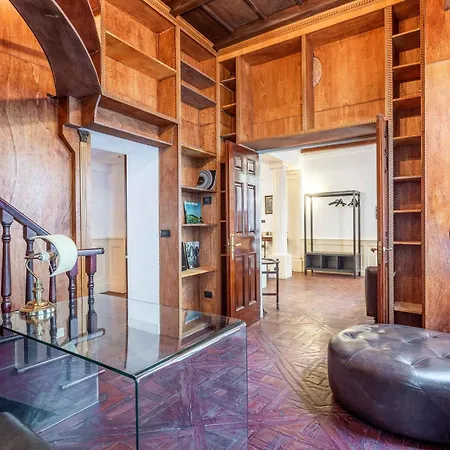 アパート Exclusive 4 Bedrooms Near Duomo *