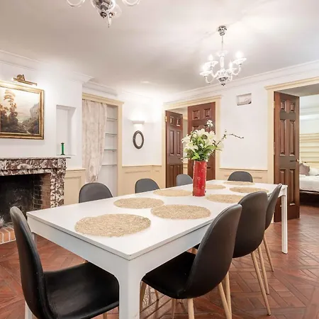 Exclusive 4 Bedrooms Near Duomo アパート ミラノ