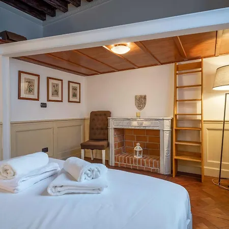 Exclusive 4 Bedrooms Near Duomo ミラノ